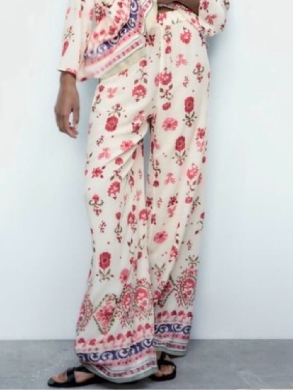 Zara Cream Wide-Leg Pants with Pink Floral Print
